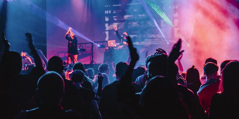 玩家部落球迷社区互动交流与观点分享热闹场景